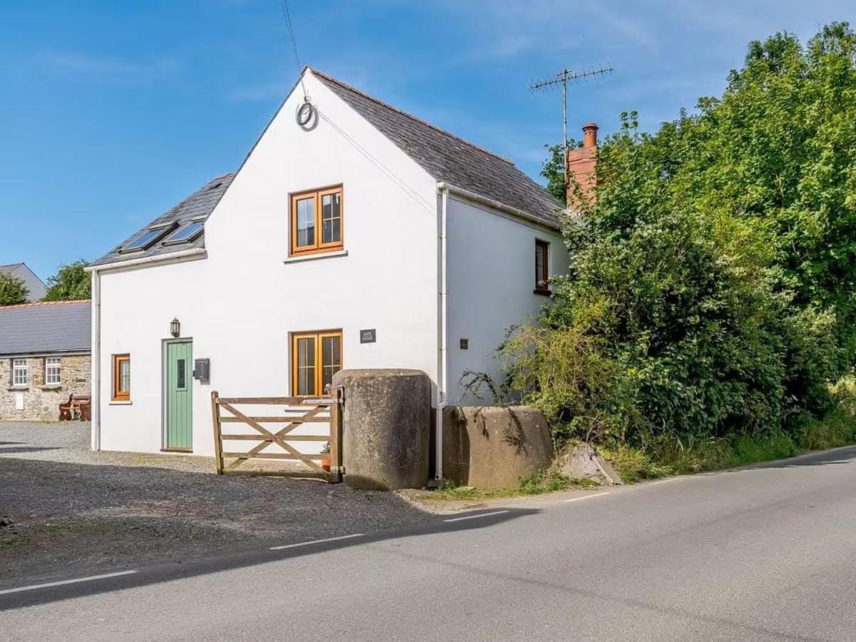 The Gatehouse At Y Gwesty Bach Vila Jordanston Exterior foto